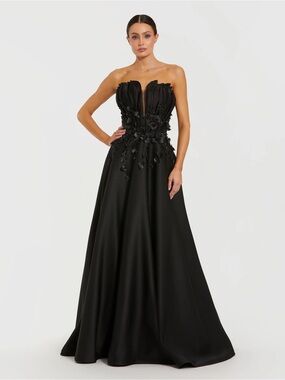 MAC DUGGAL
Black Strapless Satin Floral Embellished Ball Gown Size 6 $798
